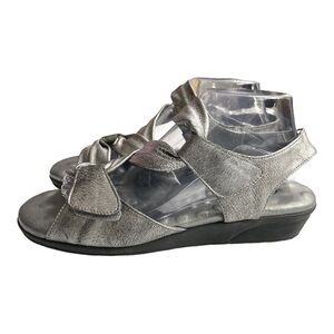 Elites Valarie by walking cradles Sandal. Silver color Women’s 10M